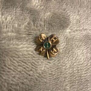 VINTAGE 1st YEAR COPPER 4H PIN by LEAVENS 4 Leaf Clover Tiny Lapel Pin Shamrock